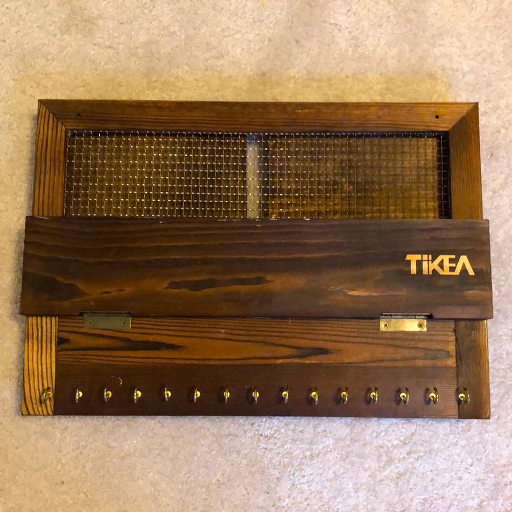 Jewelry holder with free pins (yellow, blue, purple)